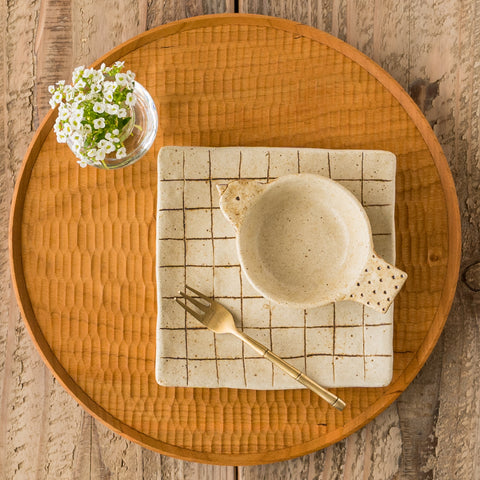 Ms. Junko Kanenari's chicken round bowl and square plate where you can enjoy the cafe atmosphere slowly at home