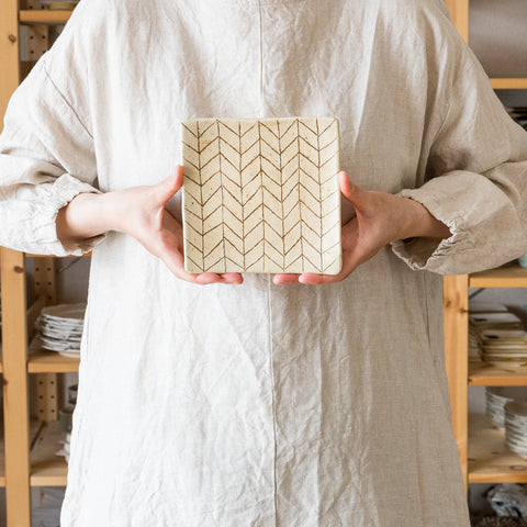 Junko Kanari's square plate that makes you feel relaxed just by looking at it