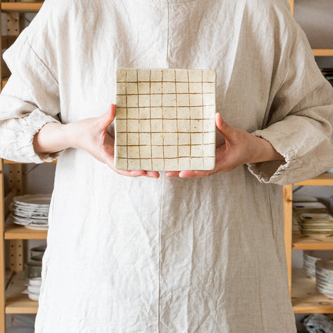 Junko Kanari's square plate that makes you feel warm and gentle