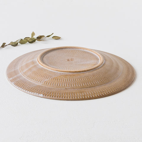リズミカルに刻まれた飛び鉋が美しい小石原焼翁明窯元のドット模様のリム皿