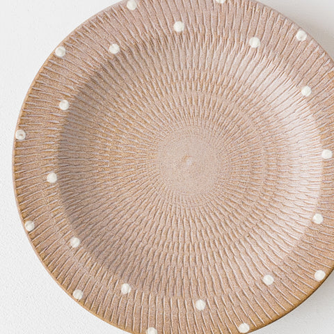 Stylish and cute 8-inch rim plate from Koishiwarayaki Oumei Kiln with white glazed clay dots