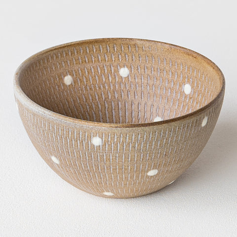Soup bowl from Koishiwarayaki Oumei Kiln with beautiful rhythmically carved flying planes