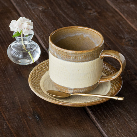 Small plates and mugs from Koishiwarayaki Oumei Kiln that can also be used as saucers