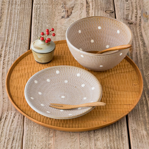 Dot pattern soup bowl and 15cm small plate from Koishiwarayaki Oumei Kiln to enjoy breakfast and lunch even more