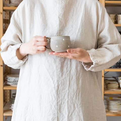 Koishiwara ware Oumei pottery coffee cup fits nicely in your hand and is easy to hold