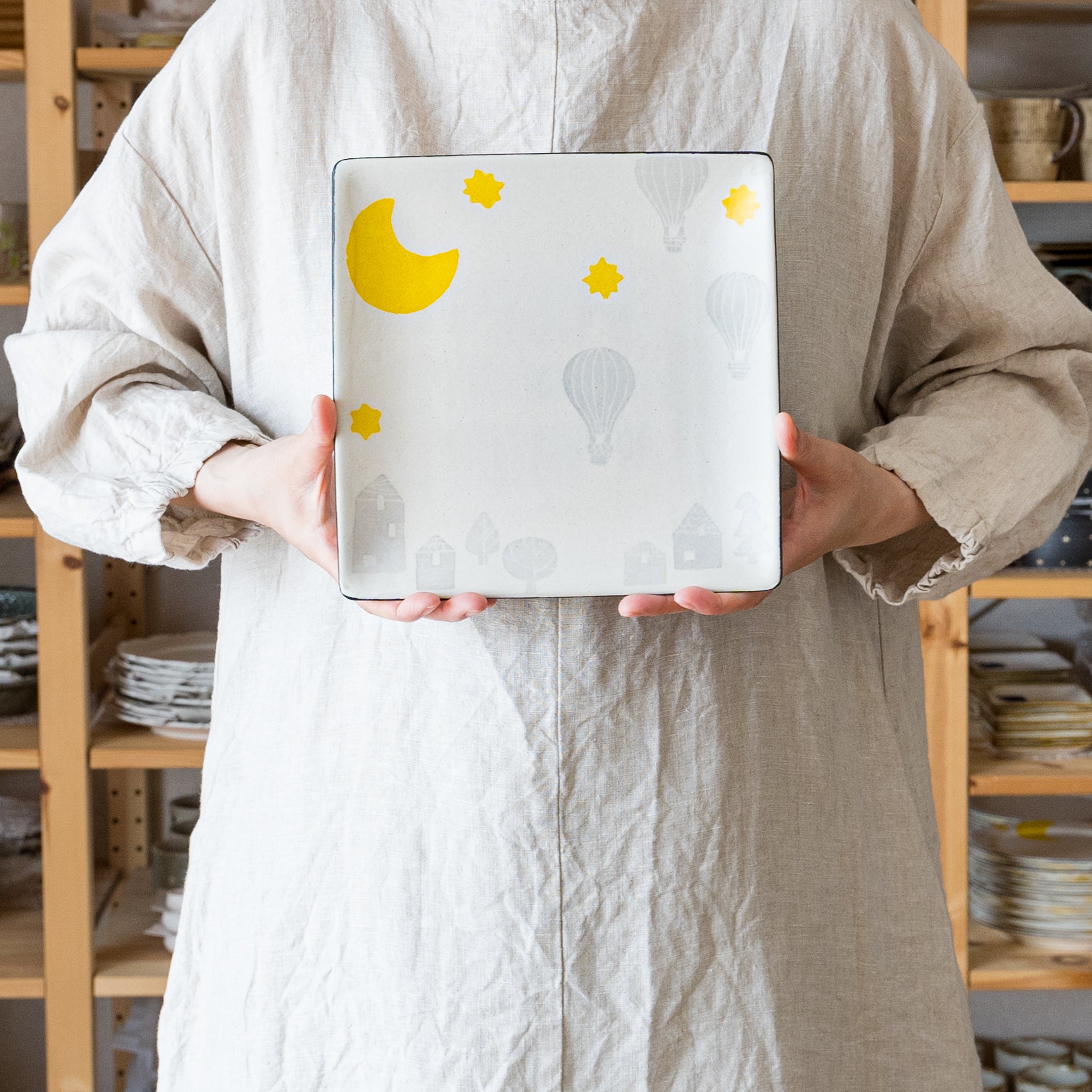 Yasumi Koubou's square plate that beautifully complements the food served