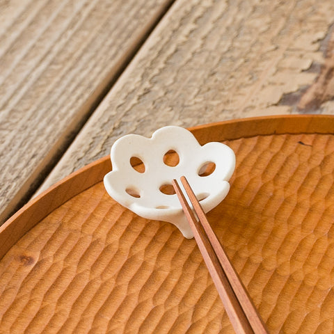 Michi Tsujimoto's flower chopstick rest white with holes