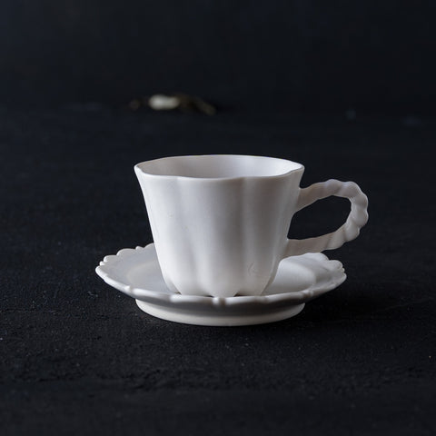 Kasumi Fujimura's canelé cup & relief saucer S white