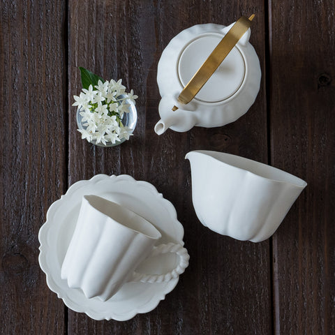 Kasumi Fujimura’s white porcelain vessels