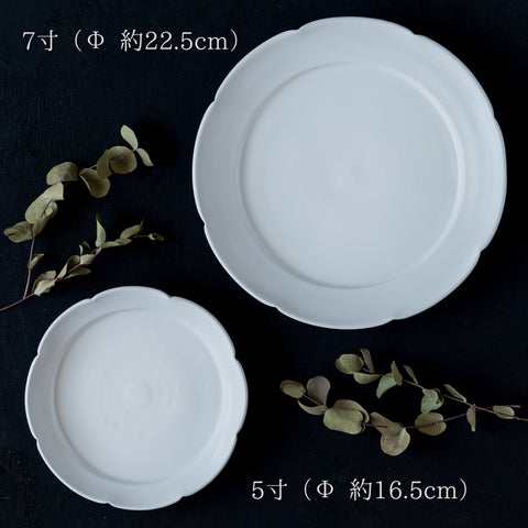 食卓が一気におしゃれになる藤村佳澄さんの花型7寸切込皿