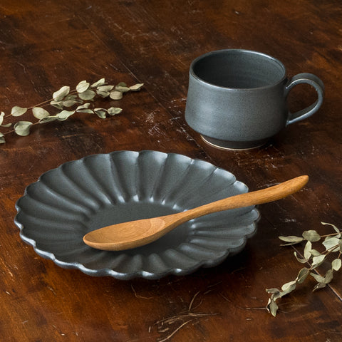 yoshida pottery coffee cup and wreath plate perfect for a relaxing break