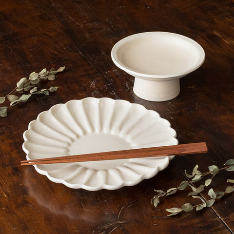 食卓にリズムを生み出してくれるyoshida potteryの高杯皿