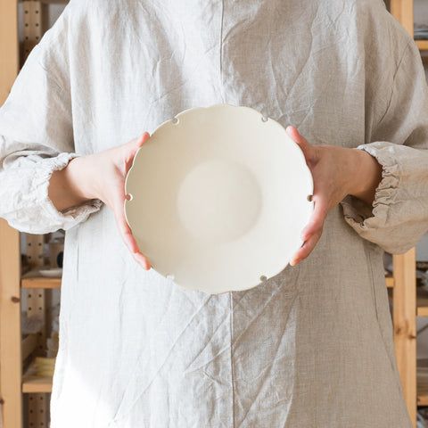 盛り付けたお料理が引き立つyoshida potteryの雪輪皿
