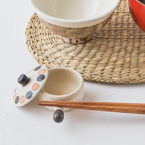 薬味が入れられて便利でかわいい池本直子さんのミニ土鍋箸置き