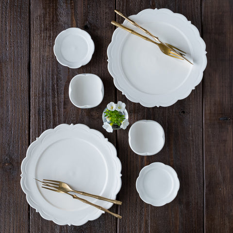 Kasumi Fujimura's white porcelain tableware that elegantly decorates the usual dining table.