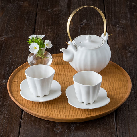 お茶の時間をゆっくり楽しめる藤村佳澄さんの急須とカヌレ茶器