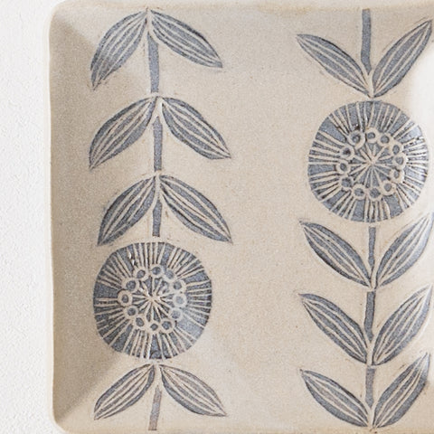 Rei Matsuzaki's square plate with a lovely antique flower pattern