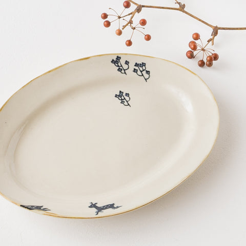 Naoko Yoshimura's scraping oval dish that makes you feel at home with a cute deer