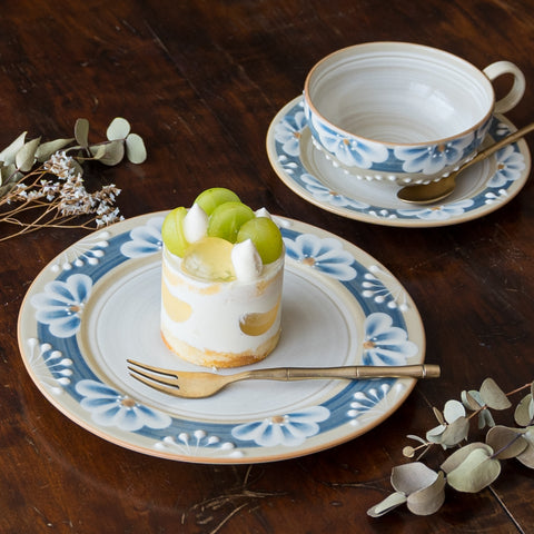 Enjoy your tea time with Adachi No Potari's fine stoneware plates and latte cups.