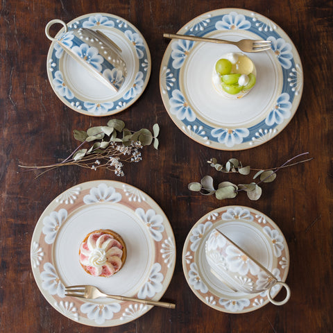 Adachi no Potari's finger-painted chintz utensils will brighten up your dining table.