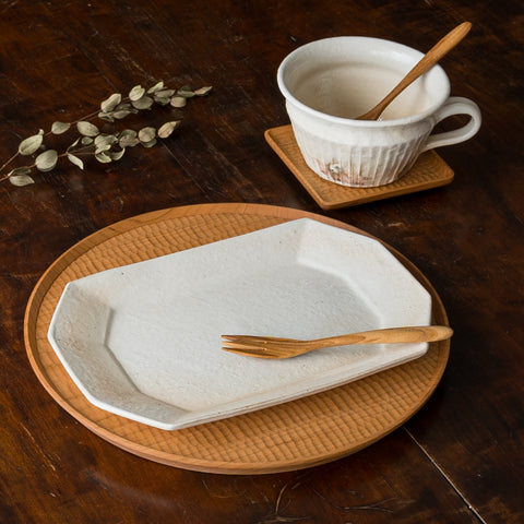 Perfect for breakfast and lunch Furuya pottery's tetsu-engraved soup cup and octagonal plate