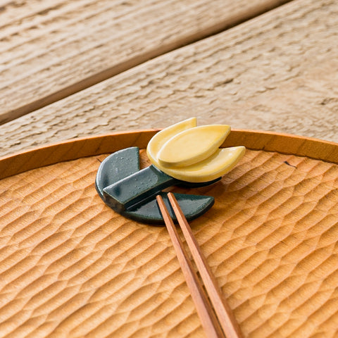 Tsujimoto's tulip flower chopstick rests that you will want to collect.