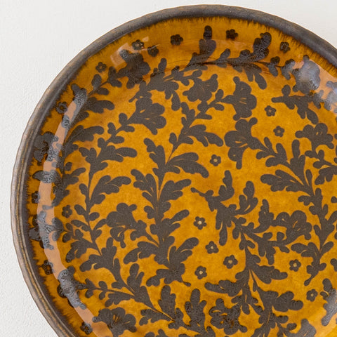 Ayano Arai's slipware medium plate