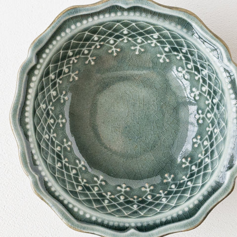 レース柄が美しいわかさま陶芸のフレンチレースのフリル鉢
