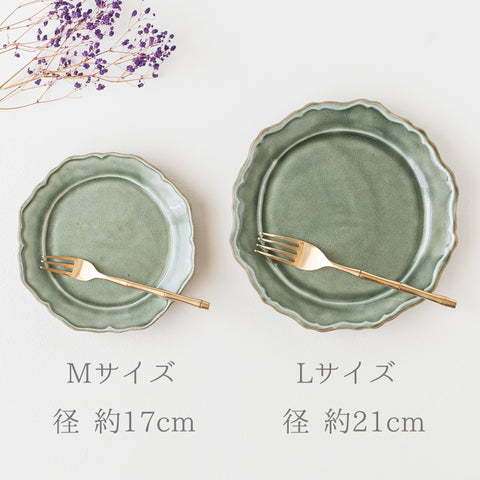 Wakasama pottery ruffled dish that gracefully decorates the dining table