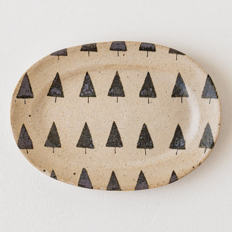Asako Okamura's oval dish with a stylish and cute wooden pattern