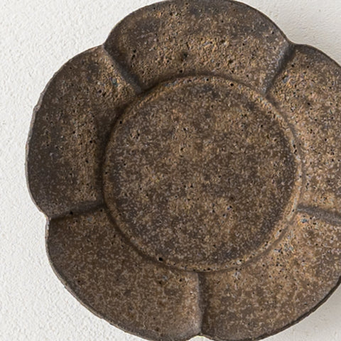 Sakiko Tomobe's iron-glazed plum-shaped bean plate