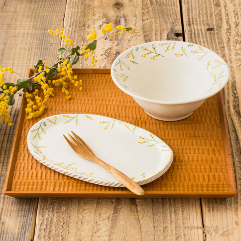 Mimosa oval plate and rim medium bowl by Akane Suzuki of Shinonome Kiln