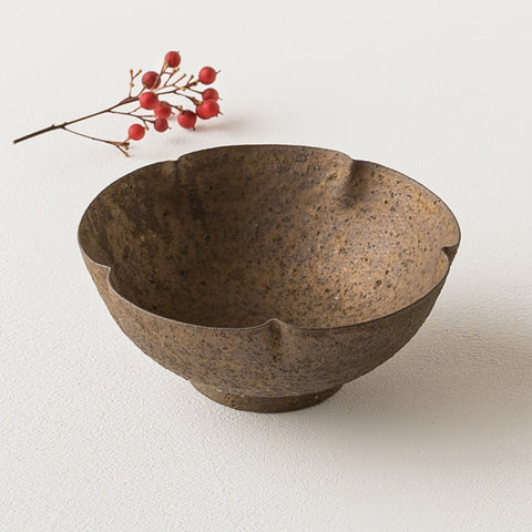 Iron-glazed plum-shaped small bowl by Sakiko Tomobe