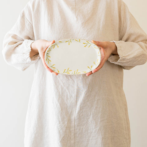 Mimosa oval plate by Akane Suzuki of Shinonome Kiln