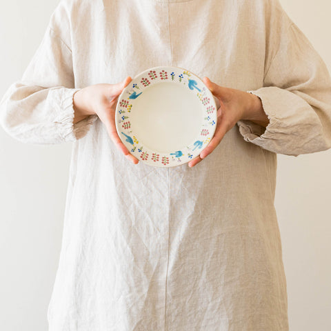 Shinonome kiln Suzuki Akane's rim bowl with birds and flowers