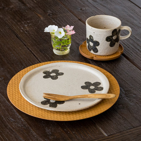 Asako Okamura's round plate and mug perfect for breakfast and lunch