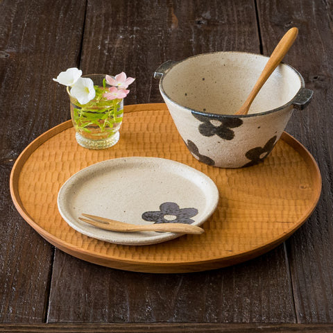 A trapezoidal soup bowl with ears by Asako Okamura that makes your time at home comfortable