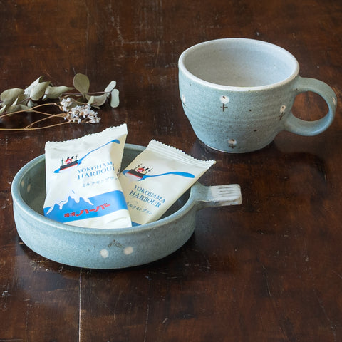Haruko Harada's mug and dip dish, where you can enjoy a home cafe