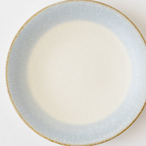 結晶模様が幻想的で美しい岡洋美さんのブルーの7寸皿