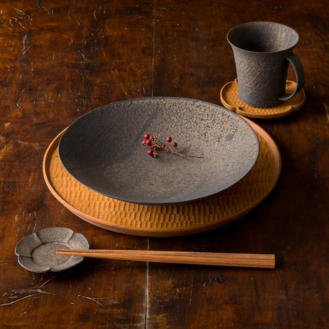 Iron-glazed vessels by Sakiko Tomibe