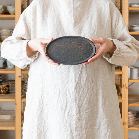 Iron glaze oval plate M by Sakiko Tomibe