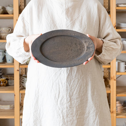 Iron glaze oval plate L by Sakiko Tomibe