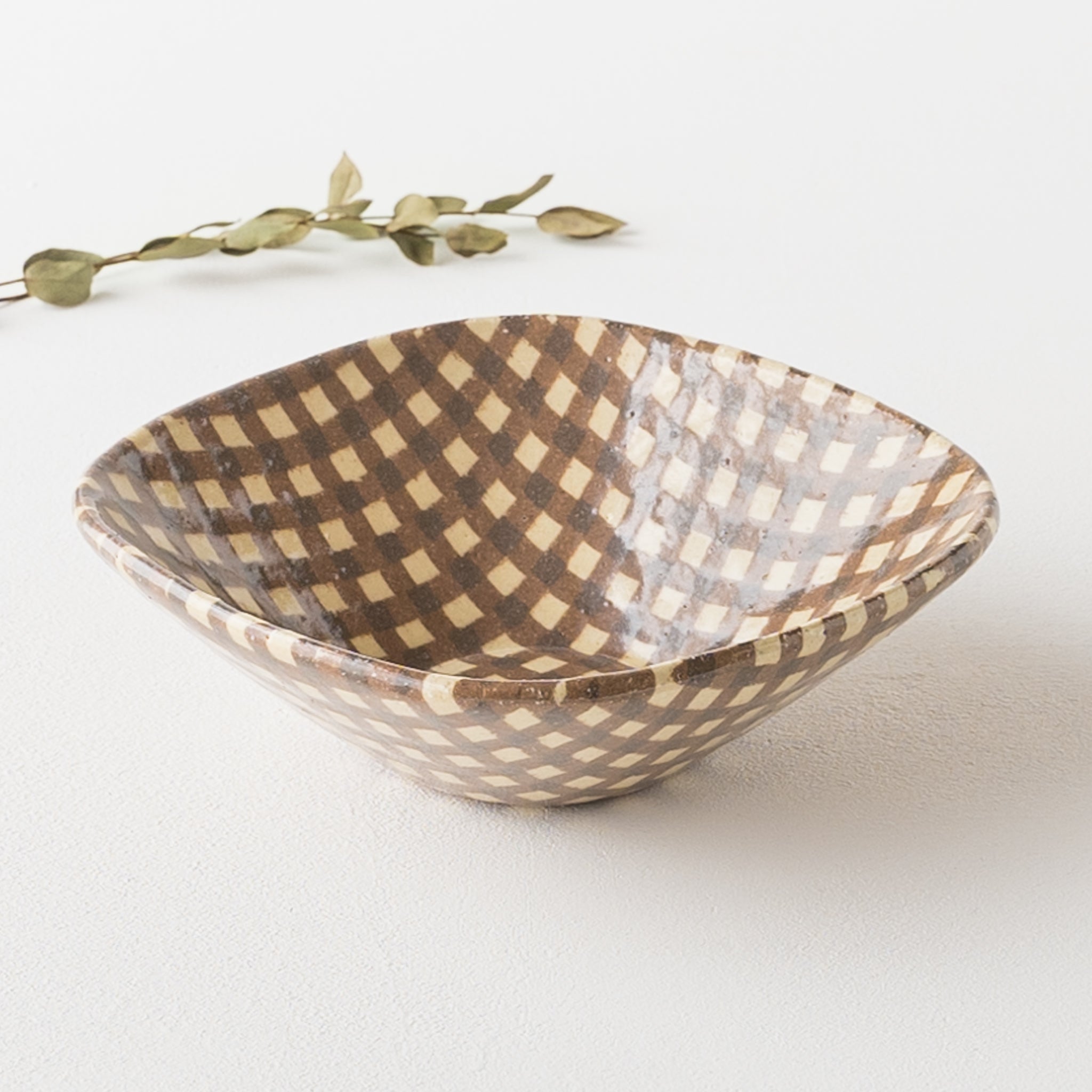 Hanako Sakashita's kneaded square bowl with stylish and cute gingham check