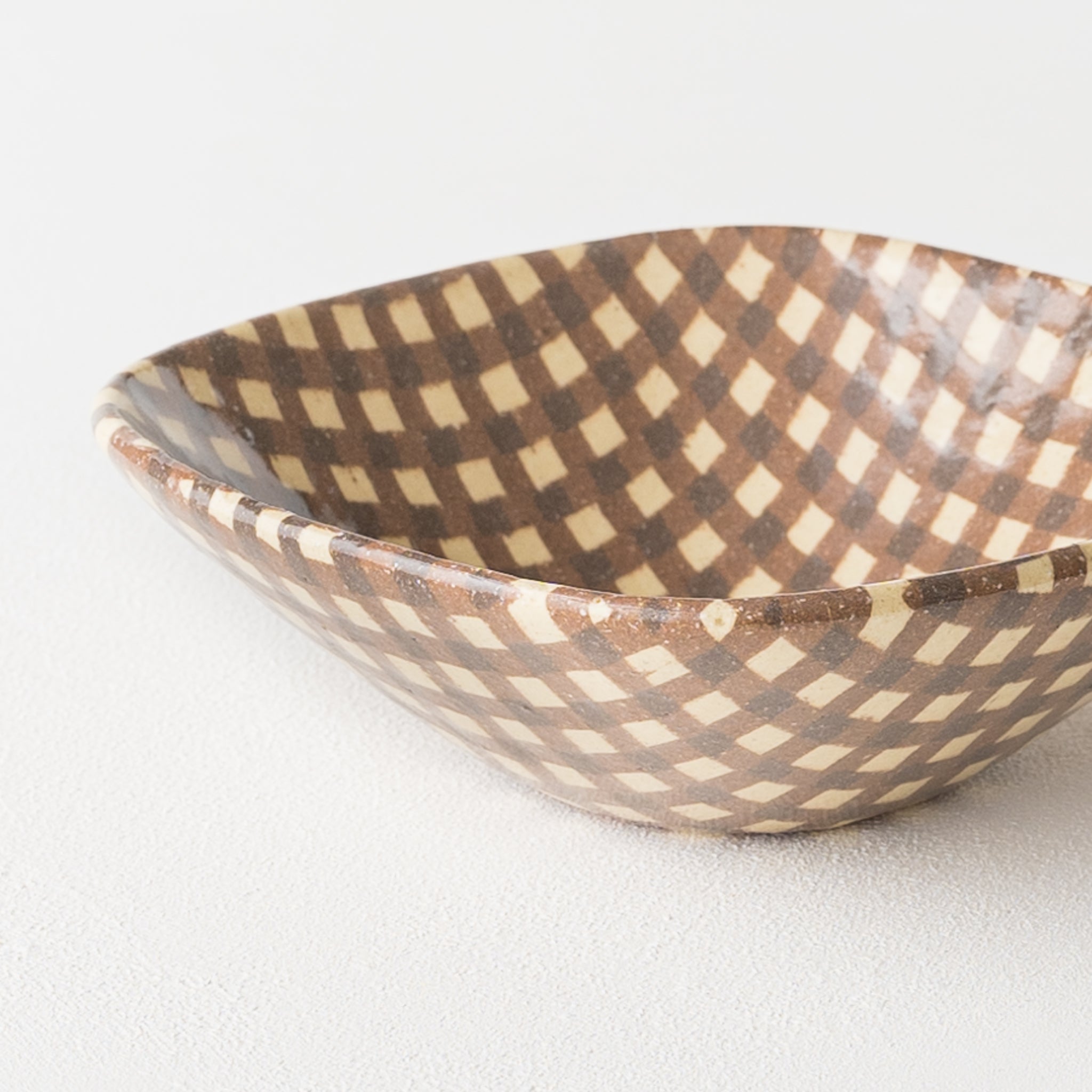Hanako Sakashita's kneaded square bowl perfect for serving salads and fruits