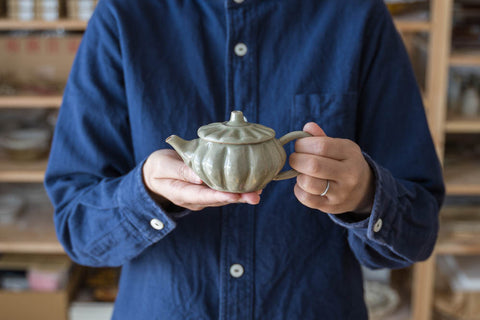 笠原良子さんの並白釉が素敵な茶壷（ちゃこ）