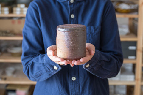 川尻製陶所の筒形の塩壷