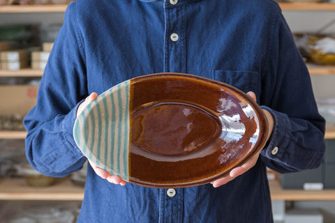 Antique green curry dish by Wakaba Enokida