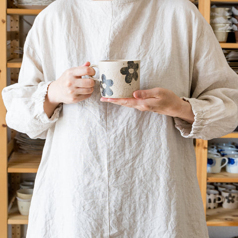 Asako Okamura's mug fits nicely in your hand and is easy to hold