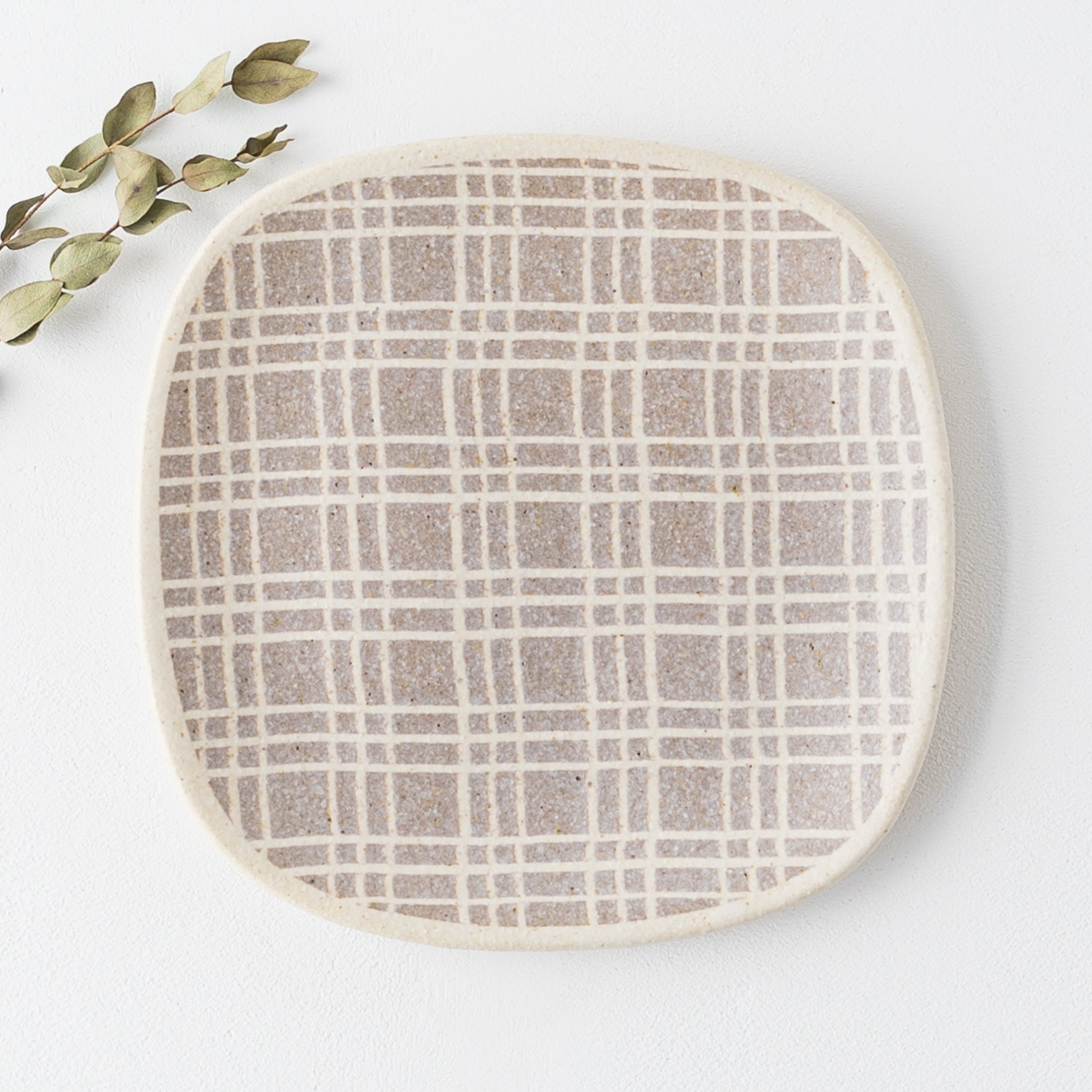 Hanako Sakashita's kneaded square plate perfect for bread lovers