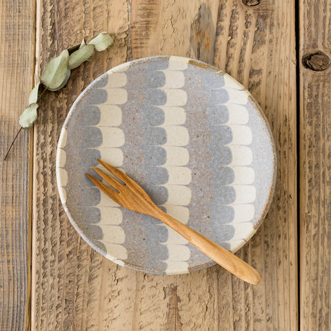 Hanako Sakashita's round plate with quail pattern, brown x grey